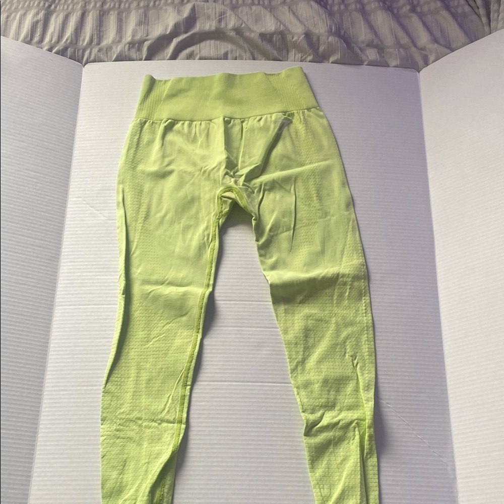 Gymshark Green High-Waisted Leggings for Active Comfort